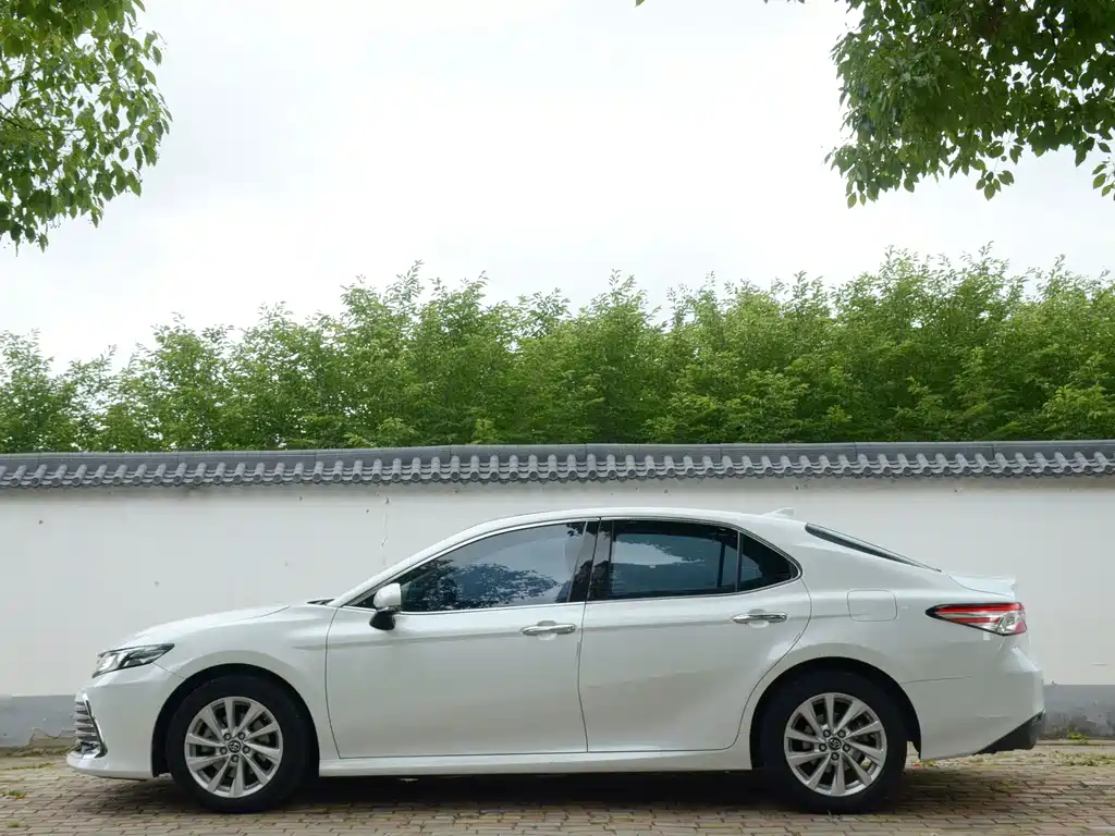 Toyota Camry — миниатюра 12