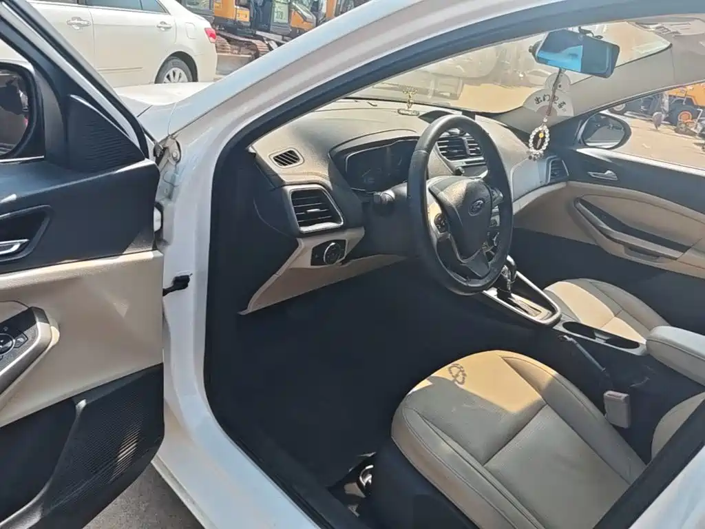 Ford Escort — миниатюра 16