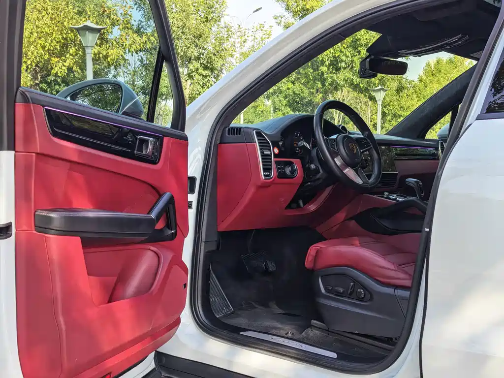 Porsche Cayenne — миниатюра 6