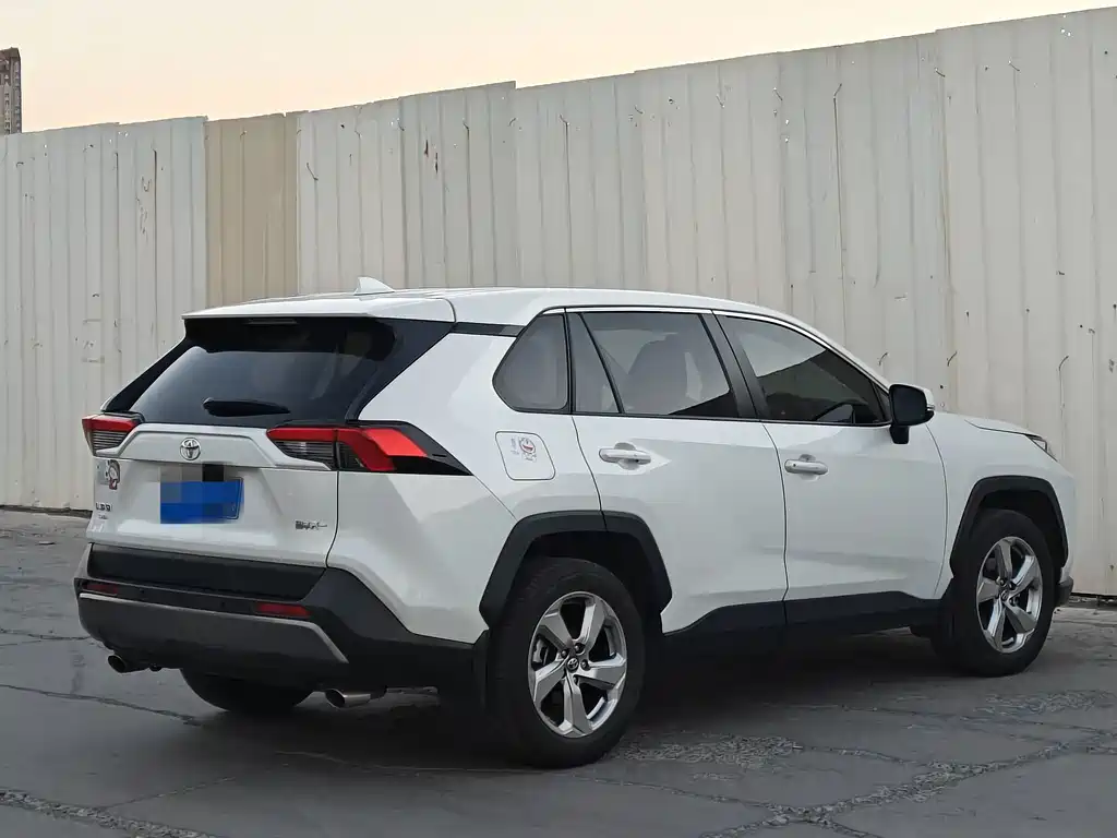 Toyota RAV4 — миниатюра 4