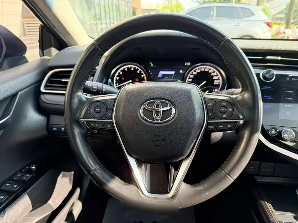 Toyota Camry — миниатюра 18