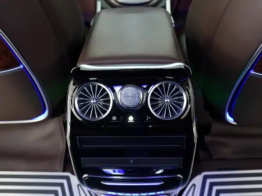 Mercedes-Benz Vito 2023 — фото 12