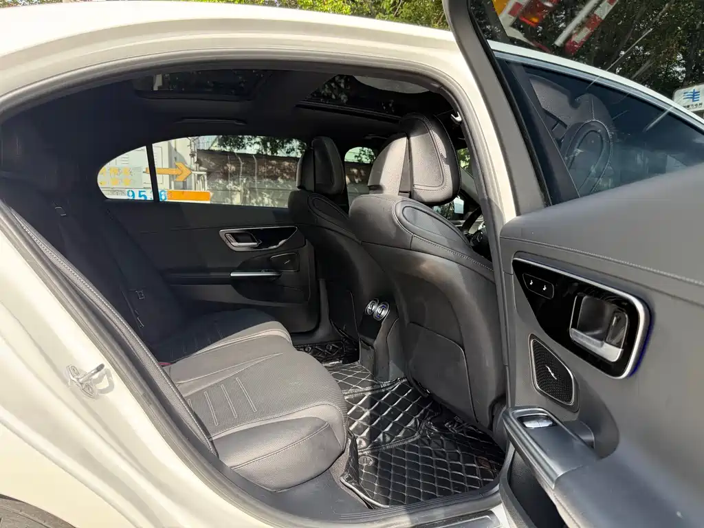 Mercedes-Benz C-Class — миниатюра 8