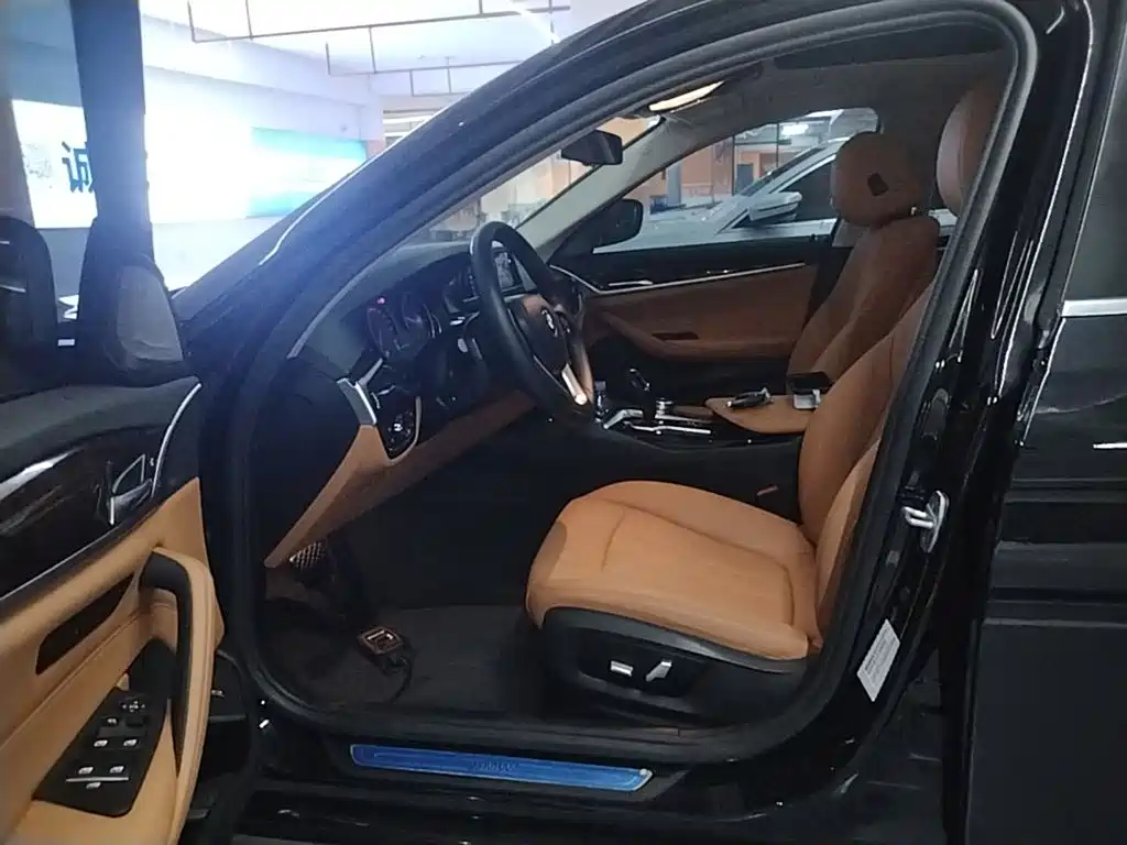BMW 5 Series — миниатюра 15