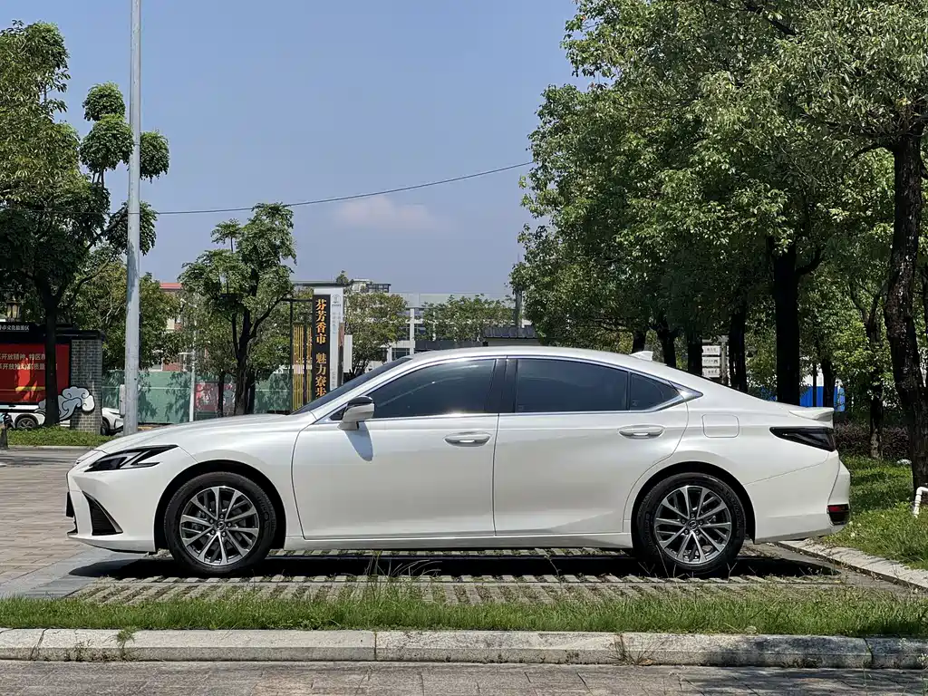 Lexus ES — миниатюра 4