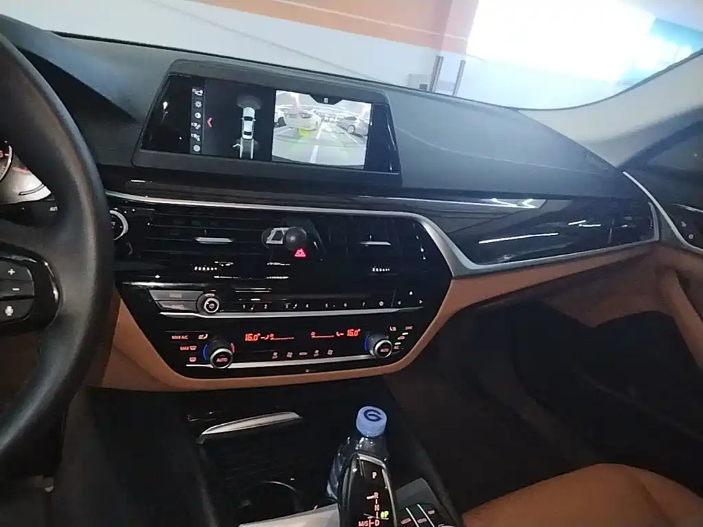 BMW 5 Series — миниатюра 13