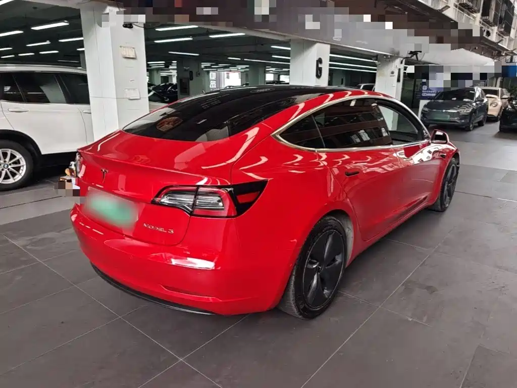 Tesla Model 3 — миниатюра 7