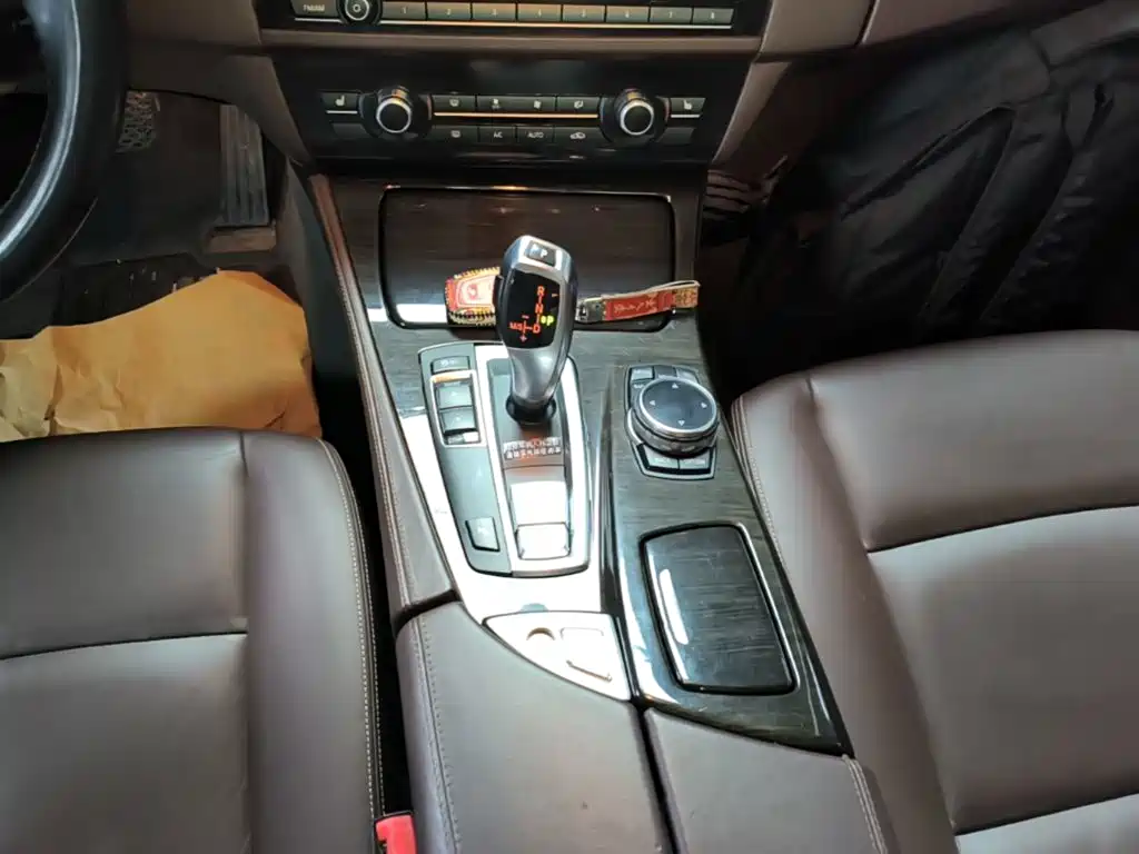 BMW 5 Series — миниатюра 14