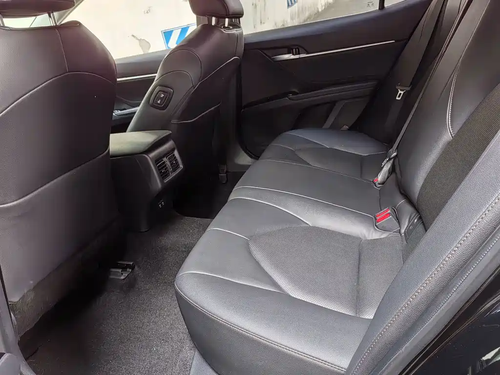 Toyota Camry — миниатюра 9