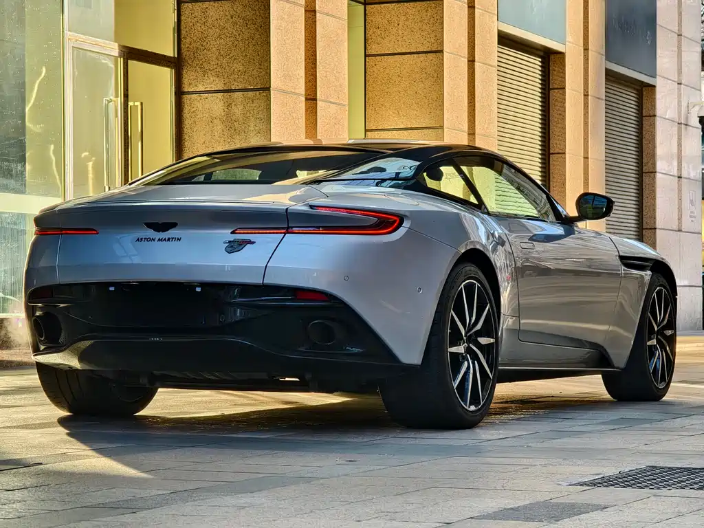 ASTON MARTIN DB11