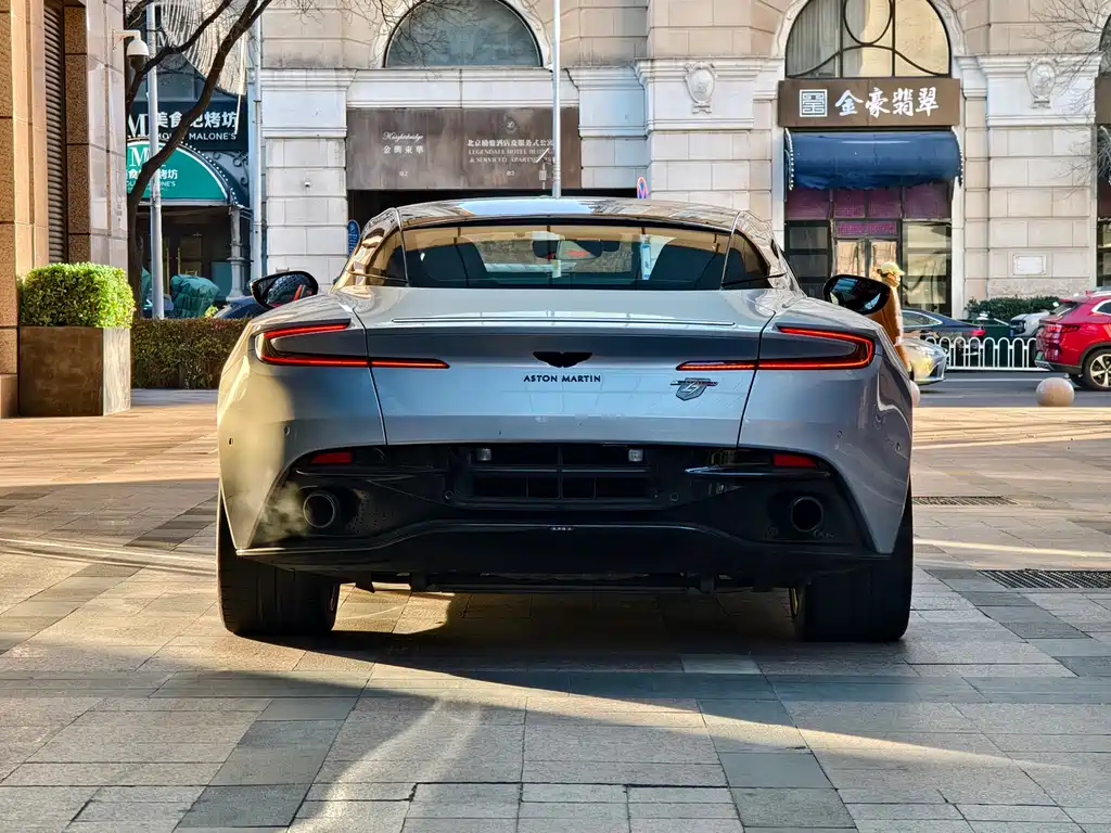 ASTON MARTIN DB11