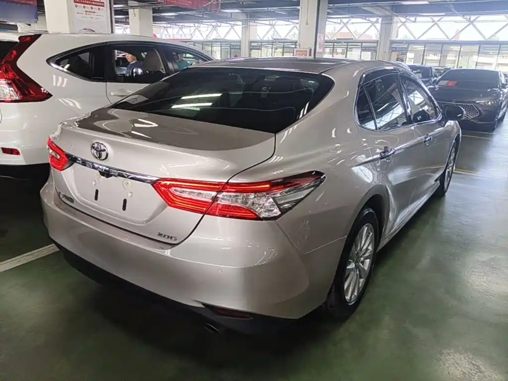 Toyota Camry — миниатюра 7