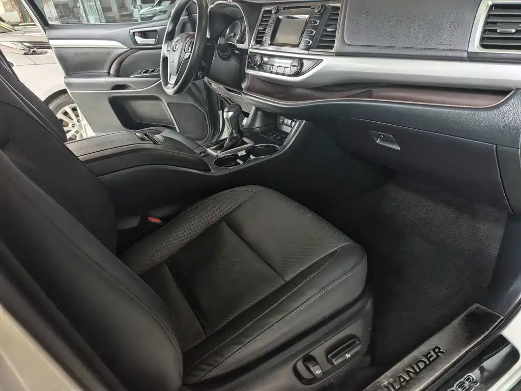 Toyota Highlander — миниатюра 7