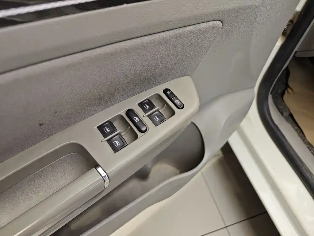 Volkswagen Bora 2013 1.6L MT Fashion