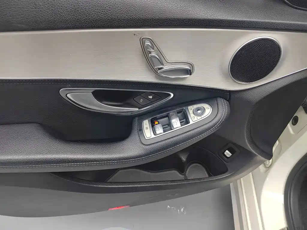 Mercedes-Benz C-Class — миниатюра 4