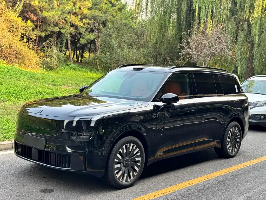 Lynk & Co 900
