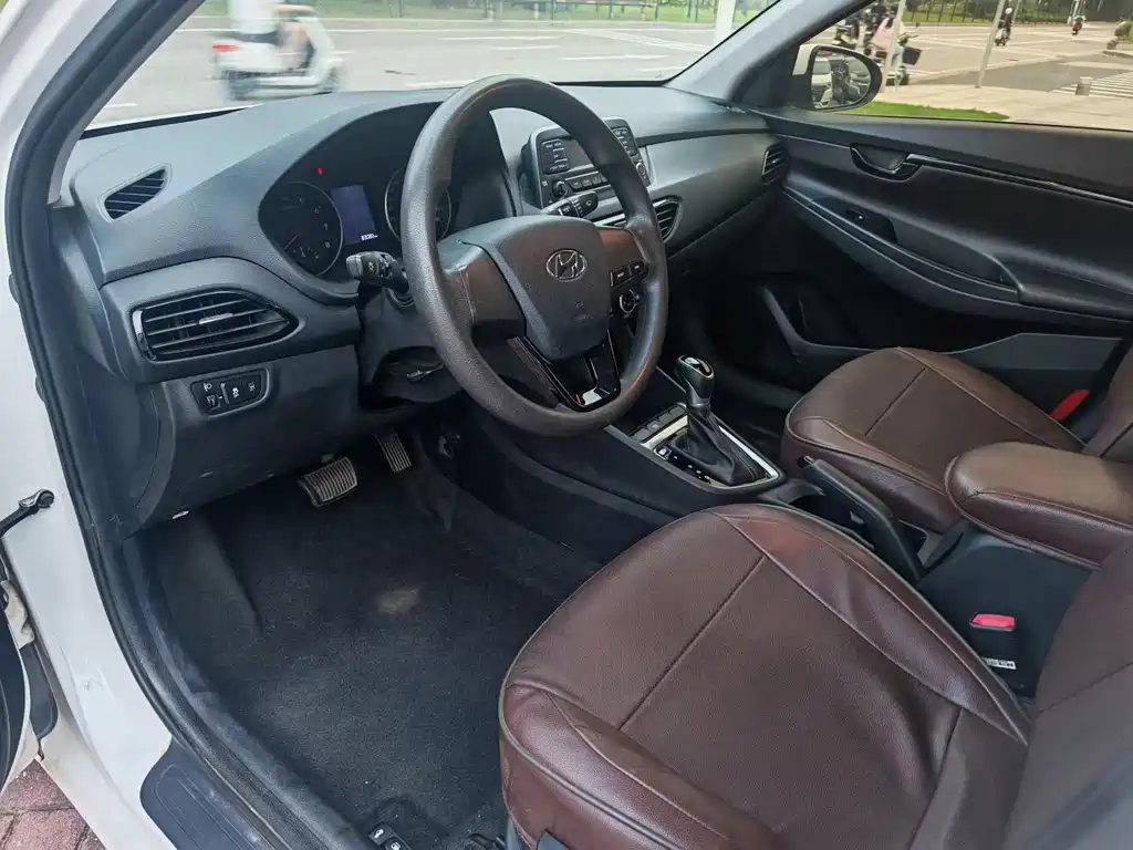 Hyundai Elantra — миниатюра 4