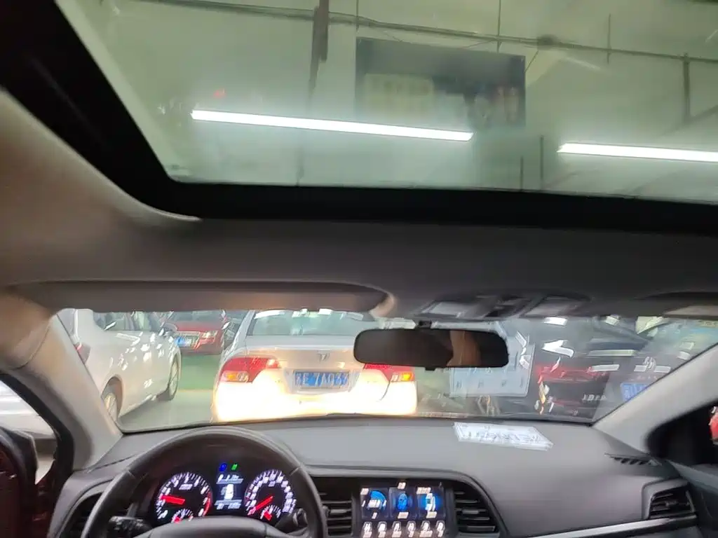 Hyundai Elantra — миниатюра 18