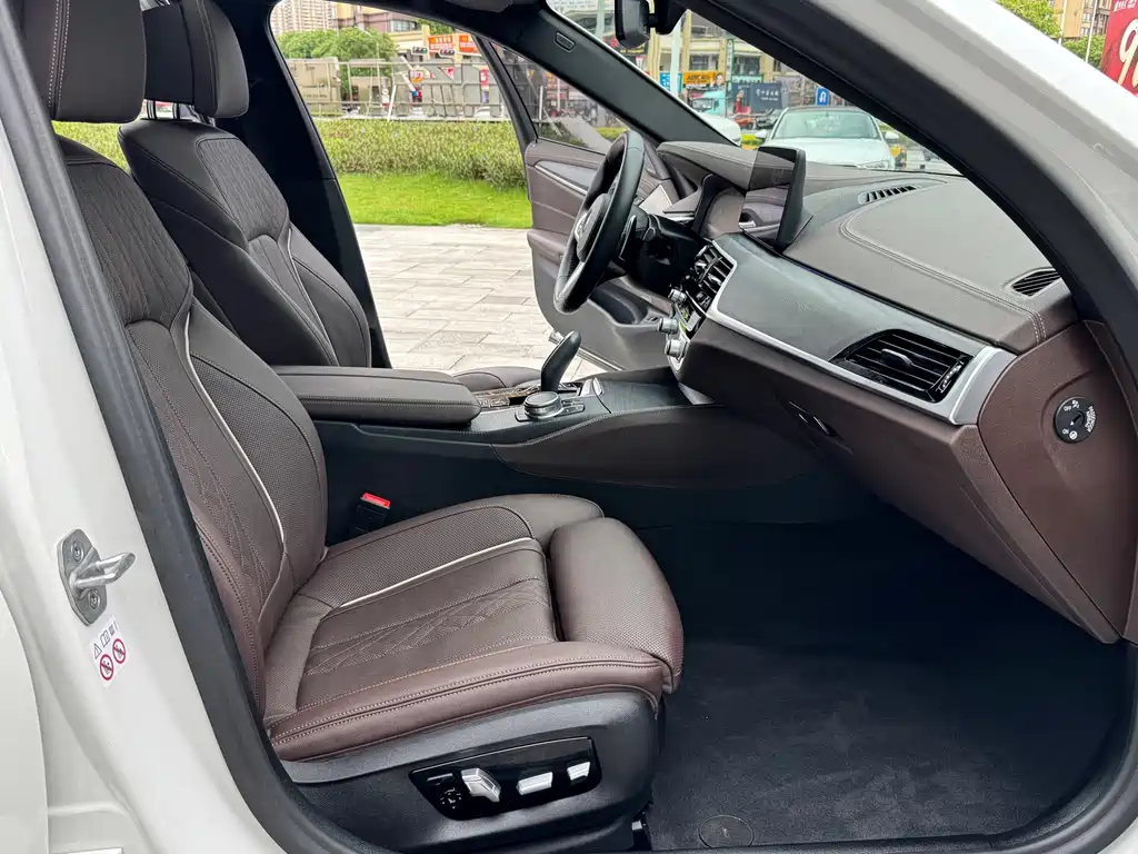 BMW 5 Series — миниатюра 12