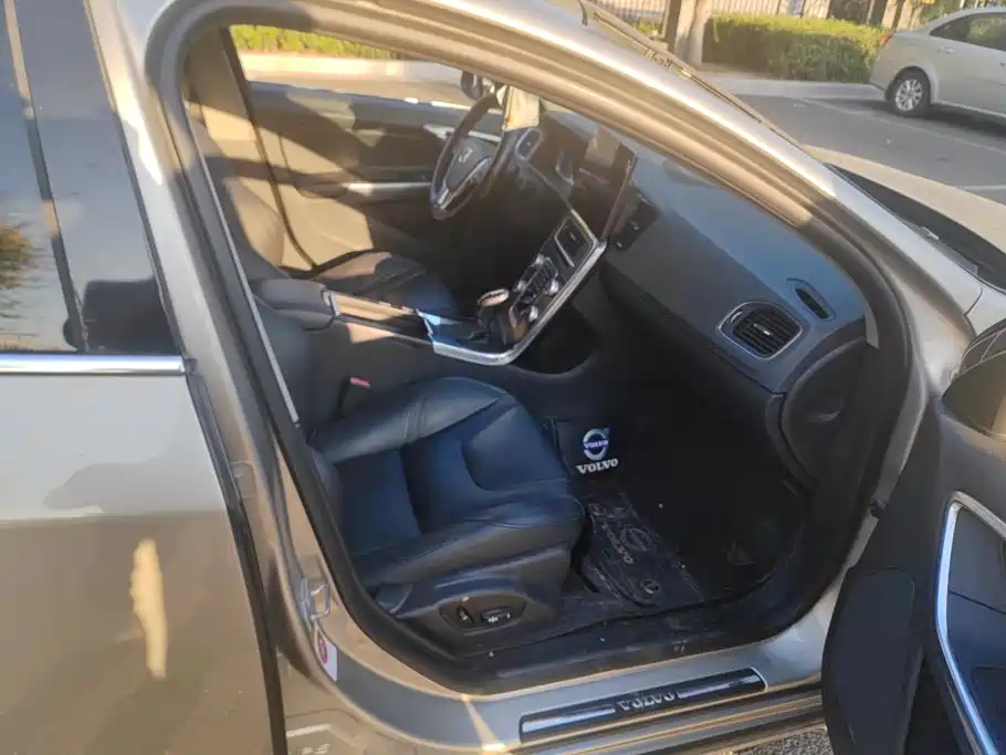 Volvo S60 — миниатюра 8