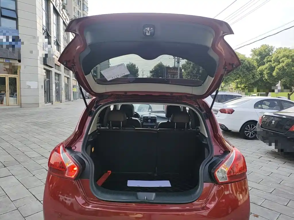 Nissan Tiida — миниатюра 19