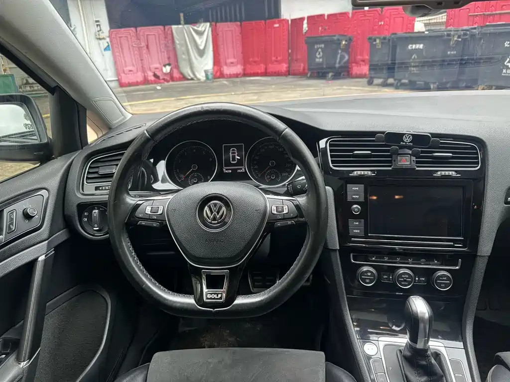Volkswagen Golf — миниатюра 18