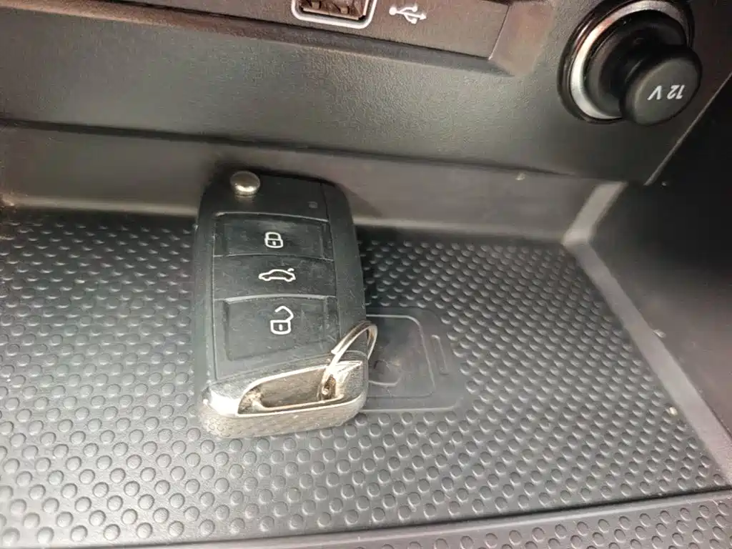 Volkswagen Tiguan L PHEV — миниатюра 9