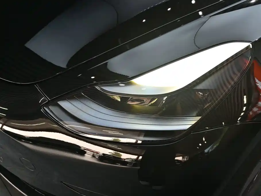 Tesla Model 3 — миниатюра 24