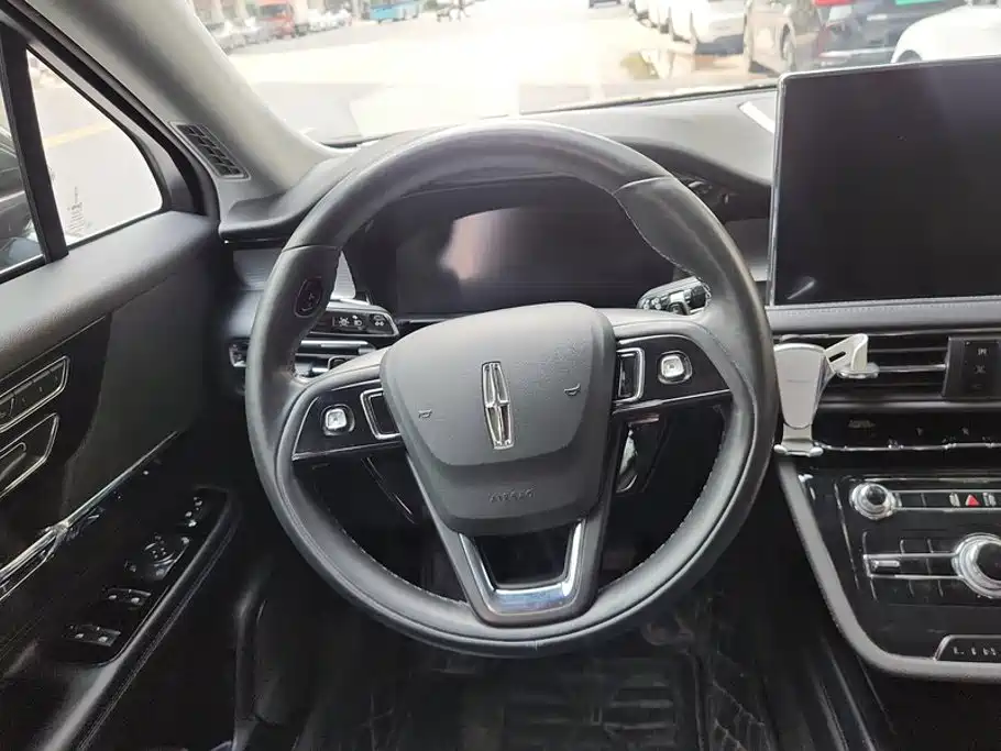 Lincoln Corsair — миниатюра 15