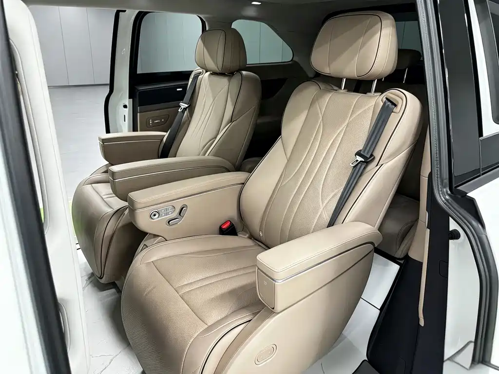 XPeng X9 — миниатюра 5
