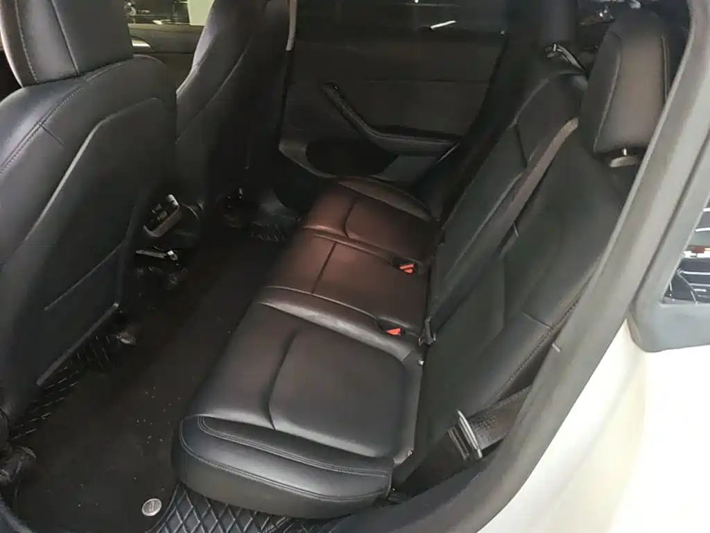 Tesla Model Y — миниатюра 17