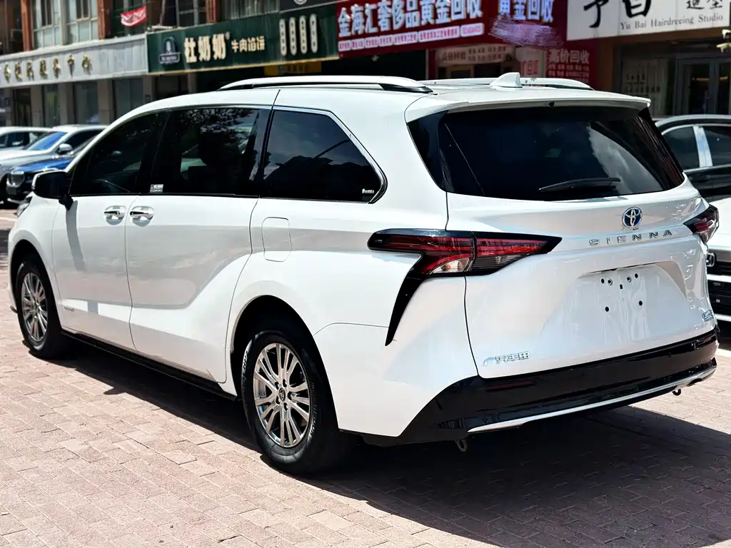 Toyota Sienna 2023 2.5L Luxury