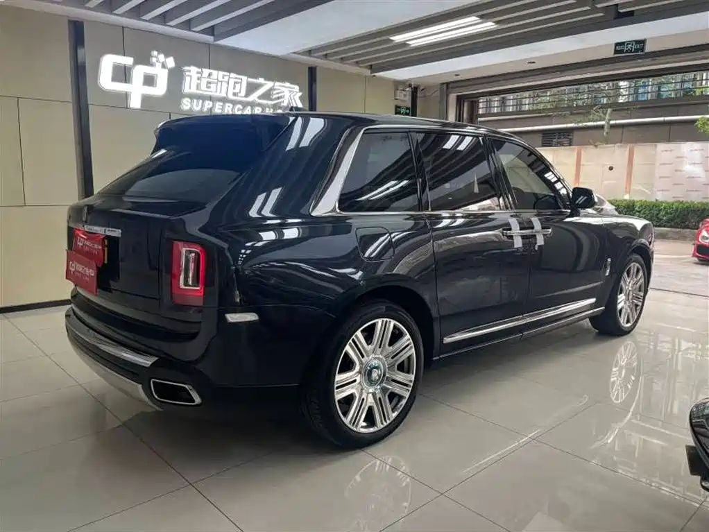 Rolls-Royce Cullinan 2018 мест