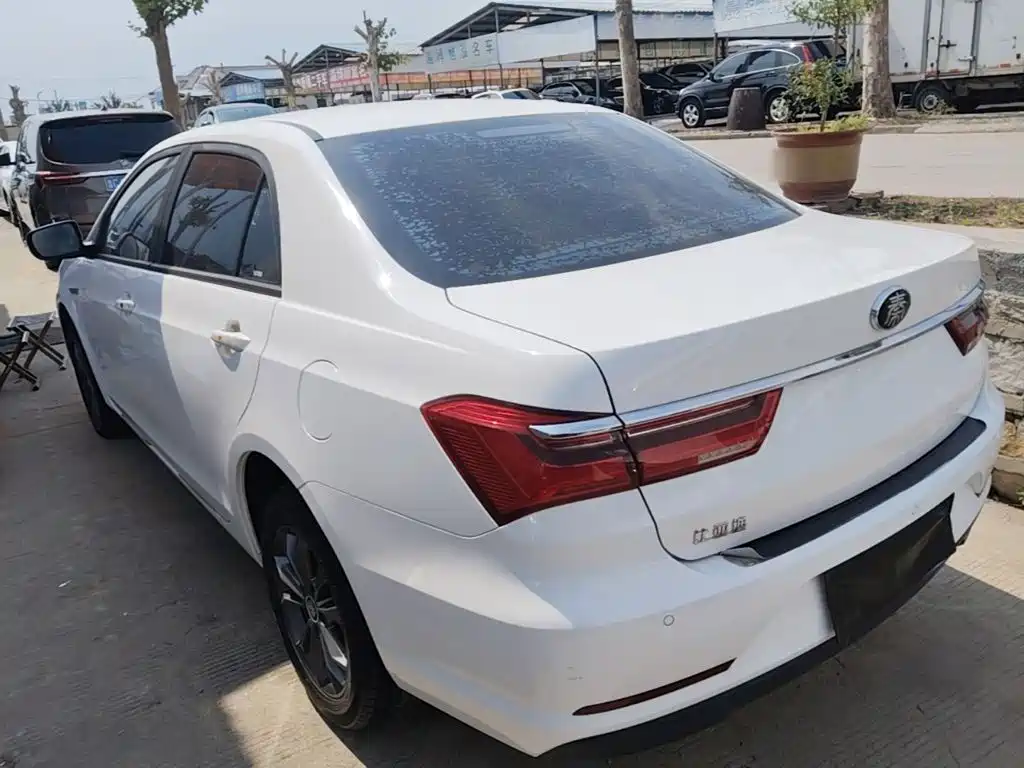 BYD Qin — миниатюра 5