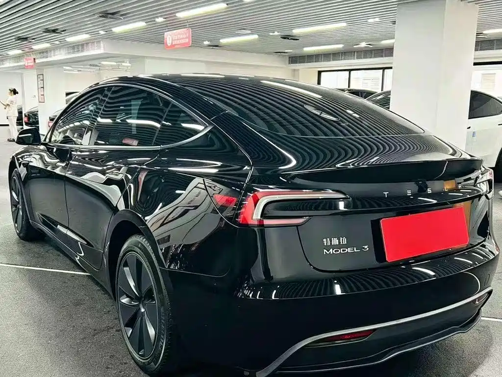 Tesla Model 3 — миниатюра 6