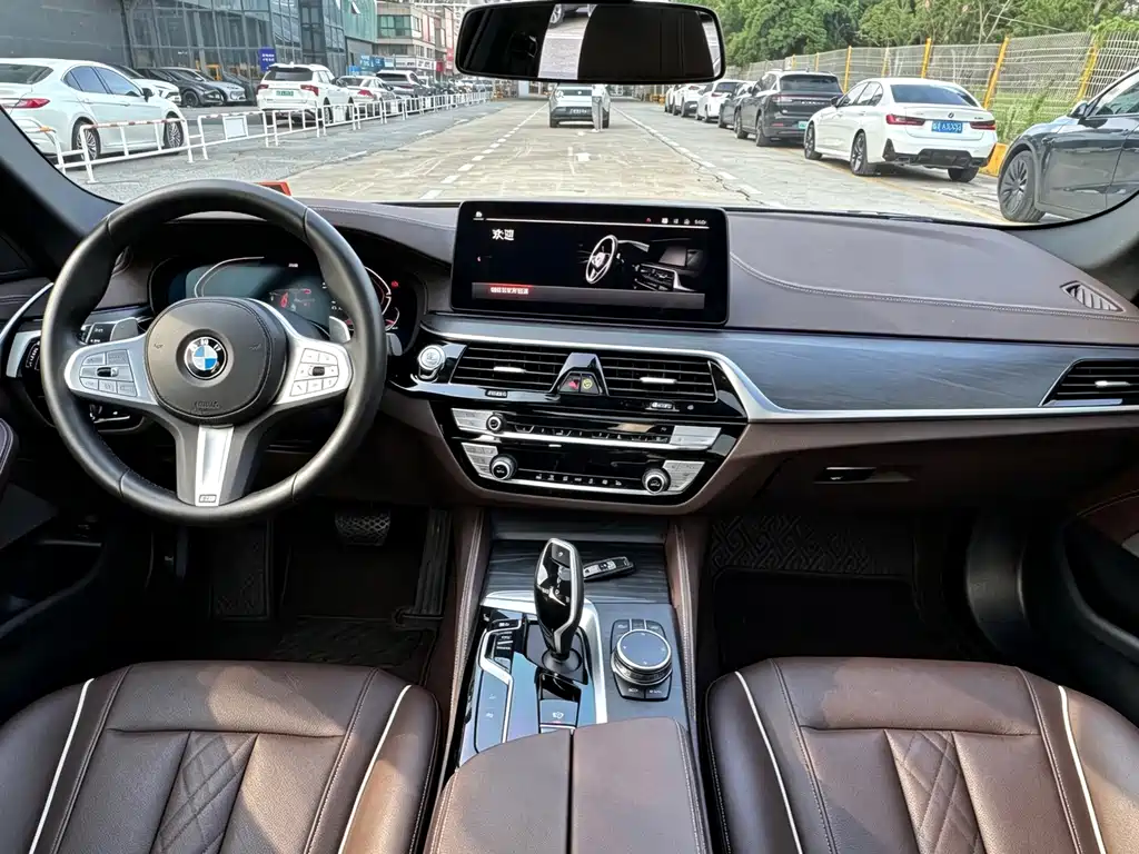 BMW 5 Series — миниатюра 11