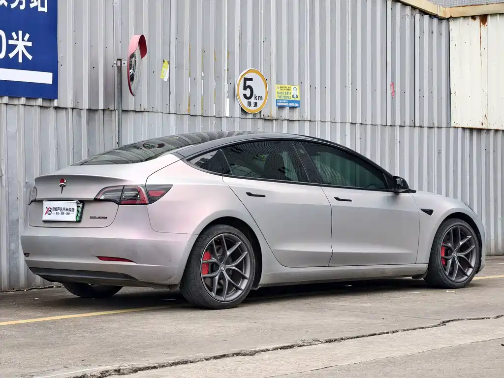 Tesla Model 3 — миниатюра 8