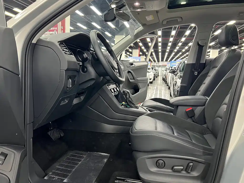 Volkswagen Tiguan L — миниатюра 15