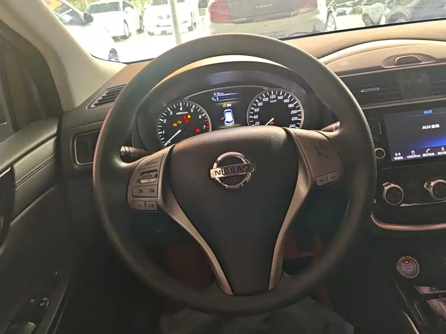 Nissan Tiida — миниатюра 15