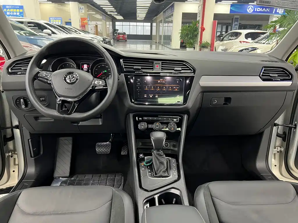 Volkswagen Tiguan L — миниатюра 16