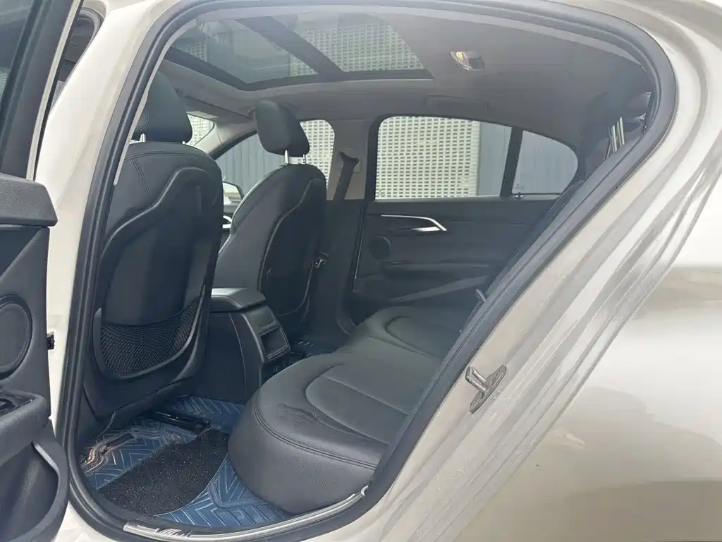 BMW 1 Series — миниатюра 12