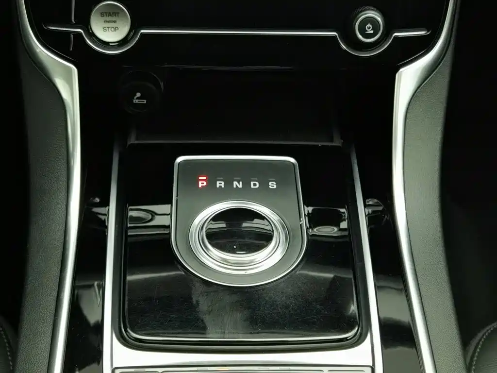 Jaguar XFL — миниатюра 13