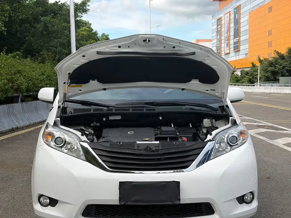 Toyota Sienna — миниатюра 15