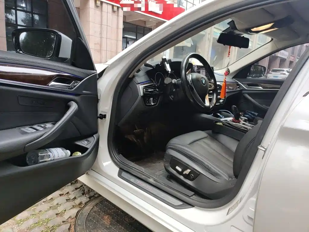BMW 5 Series — миниатюра 17
