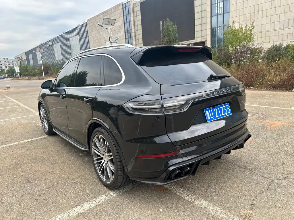 Porsche Cayenne — миниатюра 5