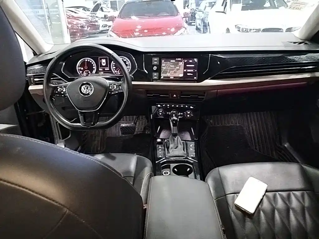 Volkswagen Passat PHEV — миниатюра 10