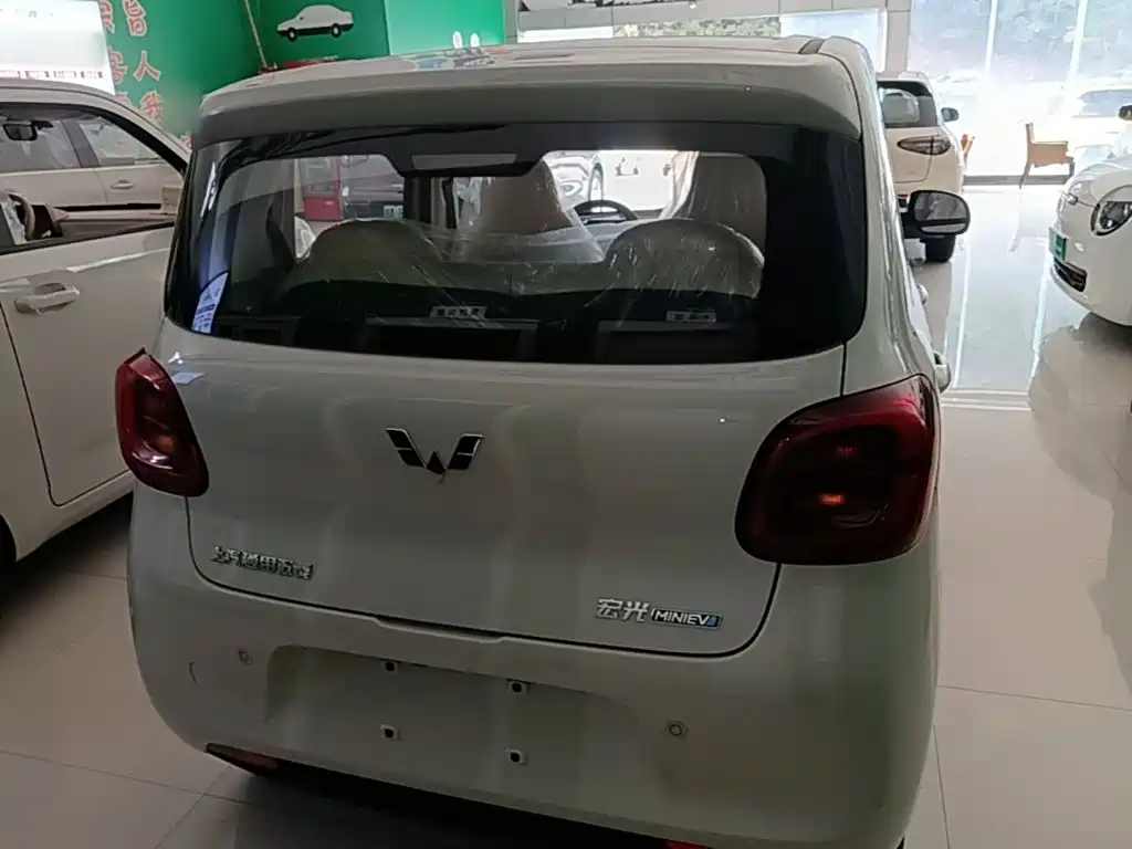 Wuling MINIEV — миниатюра 6
