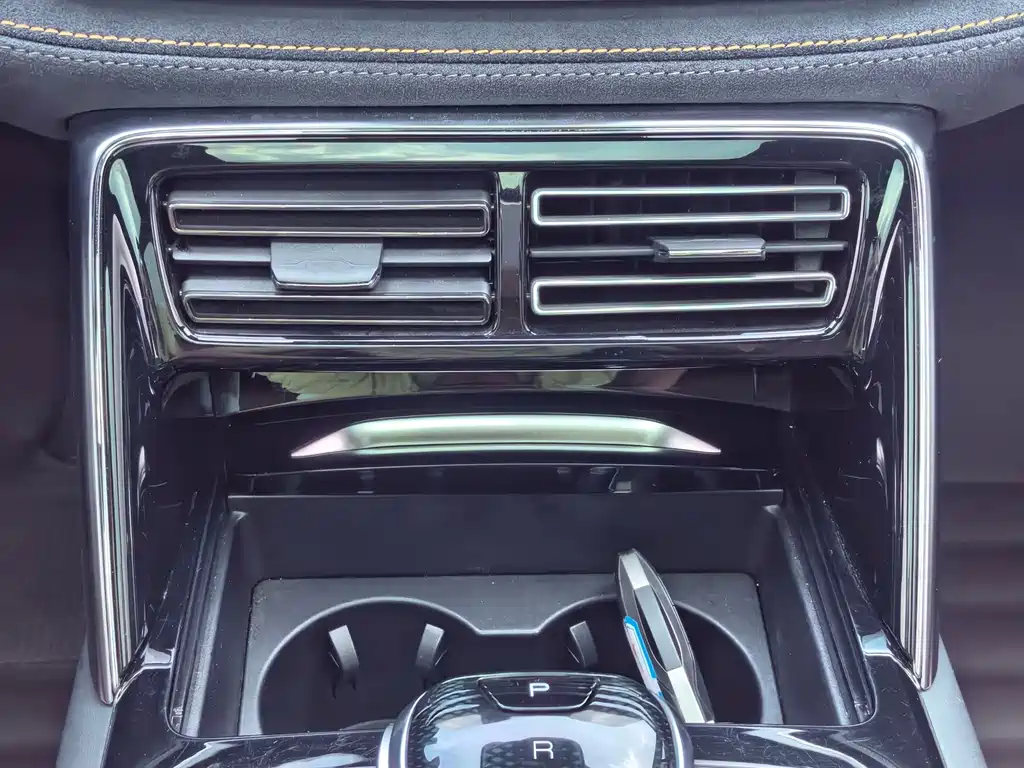 BYD Tang New Energy — миниатюра 18