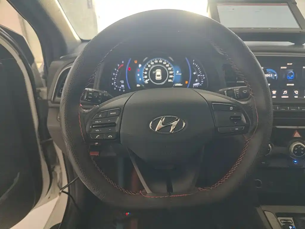 Hyundai Elantra — миниатюра 11