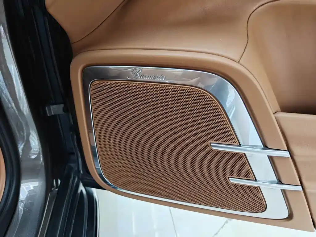 Porsche Cayenne — миниатюра 9